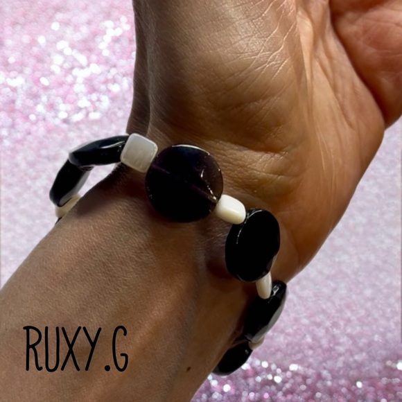 Black and White Women's Bracelet - Picture 5 of 5